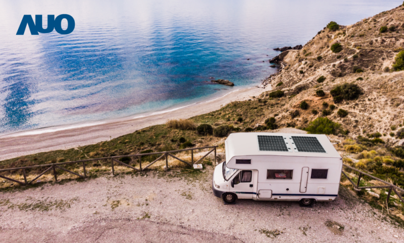 「可撓輕量化太陽光電板SunCurva」使用輕量特殊耐候型複合板取代傳統太陽能板的玻璃前板，不僅降低70%重量，每米平方僅3Kg；具有抗衝擊性能及通過電磁相容性測試，可應用於交通運輸工具，如露營車、遊艇等